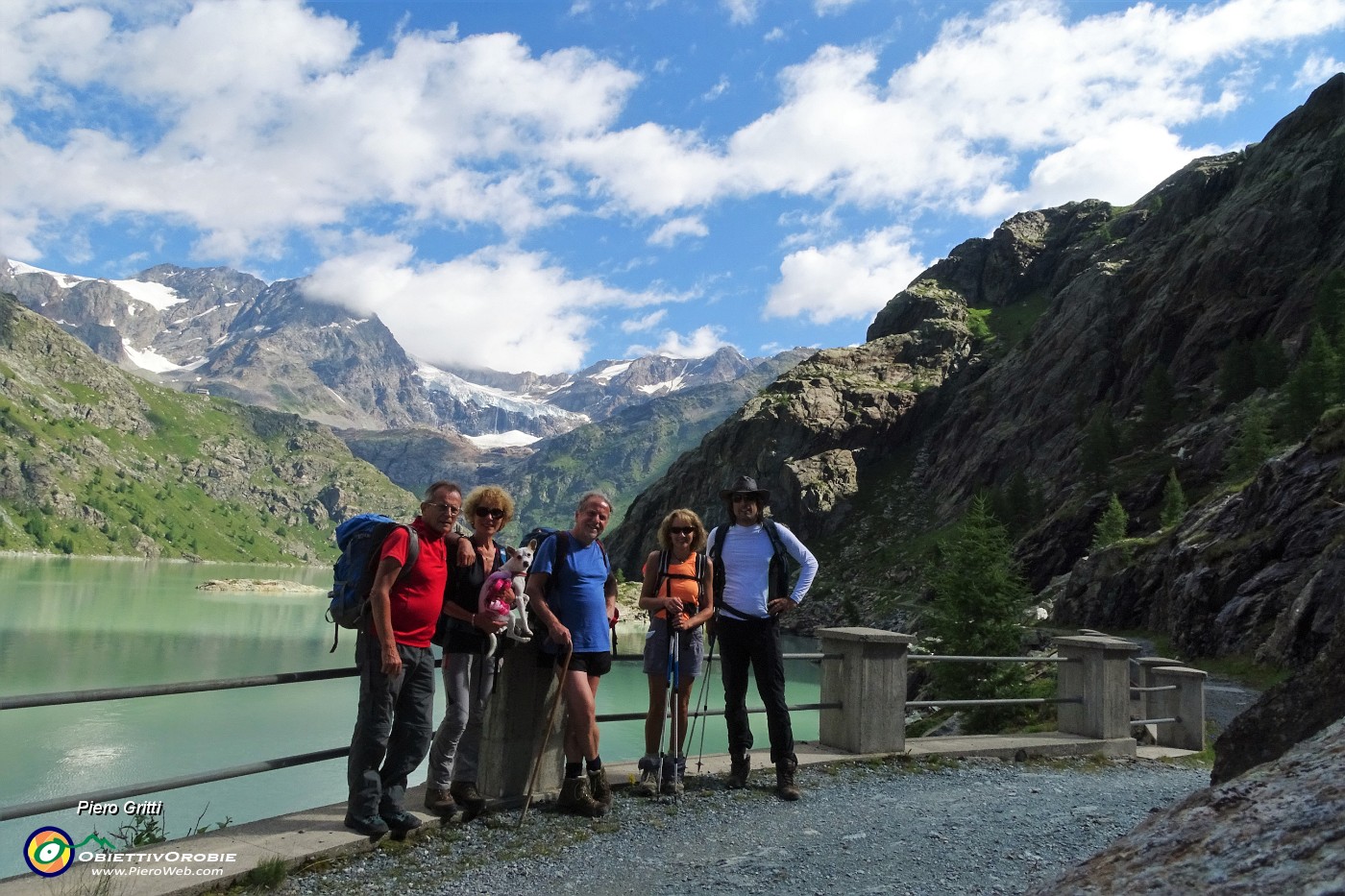 11 Costeggiando il lago di Alpe Gera (2125 m).JPG